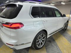 Photo of the vehicle BMW X7