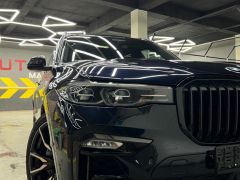 Photo of the vehicle BMW X7