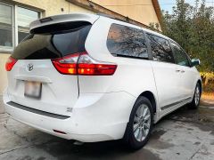 Фото авто Toyota Sienna