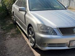 Photo of the vehicle Toyota Crown