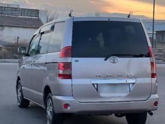 Сүрөт унаа Toyota Noah