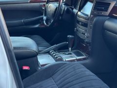 Photo of the vehicle Lexus LX