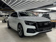 Photo of the vehicle Audi Q8