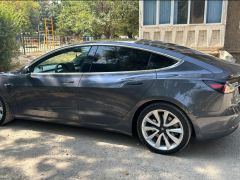 Photo of the vehicle Tesla Model 3