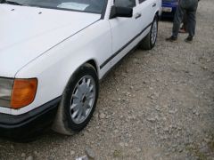 Photo of the vehicle Mercedes-Benz W124