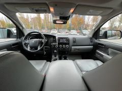 Photo of the vehicle Toyota Sequoia