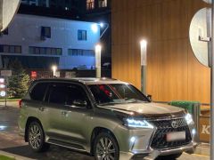 Photo of the vehicle Lexus LX