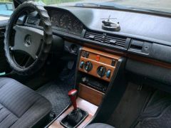 Сүрөт унаа Mercedes-Benz W124