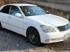 Photo of the vehicle Toyota Crown