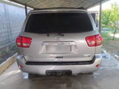 Сүрөт унаа Toyota Sequoia