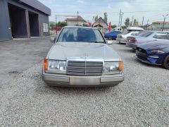 Сүрөт унаа Mercedes-Benz W124