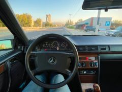 Сүрөт унаа Mercedes-Benz W124