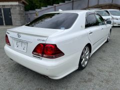 Photo of the vehicle Toyota Crown