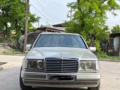 Сүрөт унаа Mercedes-Benz W124