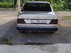 Сүрөт унаа Mercedes-Benz W124