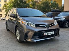 Фото авто Toyota Sienna