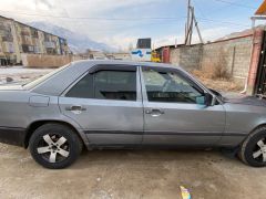 Сүрөт унаа Mercedes-Benz W124