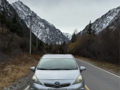 Photo of the vehicle Toyota Prius v (+)