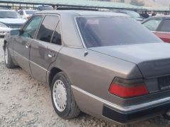 Сүрөт унаа Mercedes-Benz W124