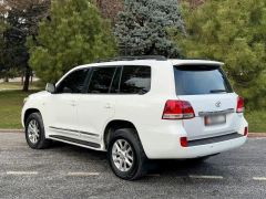 Photo of the vehicle Toyota Land Cruiser