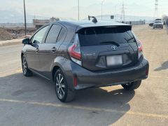 Сүрөт унаа Toyota Prius c