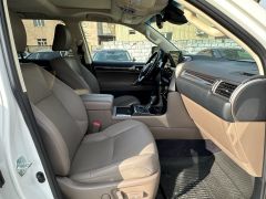 Photo of the vehicle Lexus GX