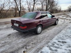 Сүрөт унаа Mercedes-Benz W124