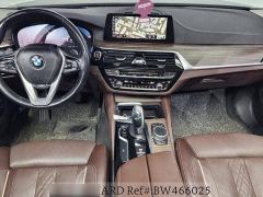 Photo of the vehicle BMW 5 Series