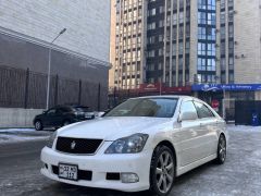 Photo of the vehicle Toyota Crown