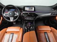 Photo of the vehicle BMW M5