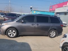 Photo of the vehicle Toyota Sienna