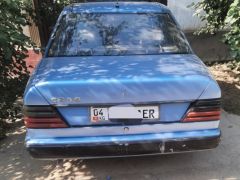 Сүрөт унаа Mercedes-Benz W124