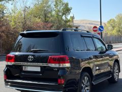 Photo of the vehicle Toyota Land Cruiser