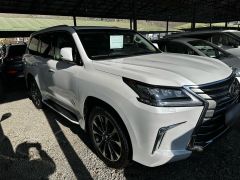 Photo of the vehicle Lexus LX