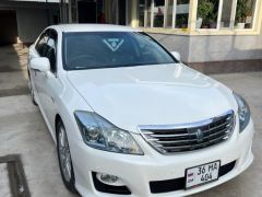 Photo of the vehicle Toyota Crown