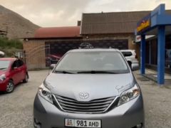 Фото авто Toyota Sienna