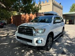 Сүрөт унаа Toyota Sequoia