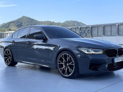 Photo of the vehicle BMW M5