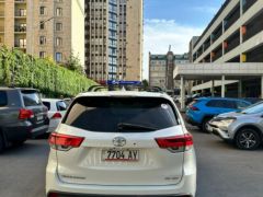 Сүрөт унаа Toyota Highlander