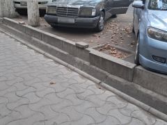 Сүрөт унаа Mercedes-Benz W124