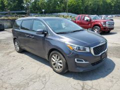 Photo of the vehicle Kia Sedona