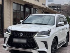 Photo of the vehicle Lexus LX