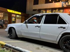 Сүрөт унаа Mercedes-Benz W124