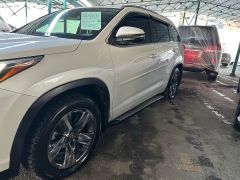 Photo of the vehicle Toyota Highlander