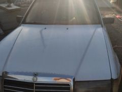 Сүрөт унаа Mercedes-Benz W124