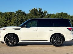 Photo of the vehicle Infiniti QX80