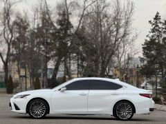 Photo of the vehicle Lexus ES