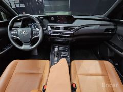 Фото авто Lexus UX