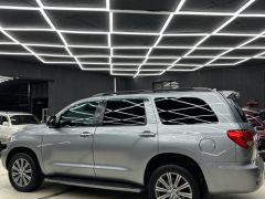 Photo of the vehicle Toyota Sequoia