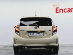 Сүрөт унаа Toyota Prius c